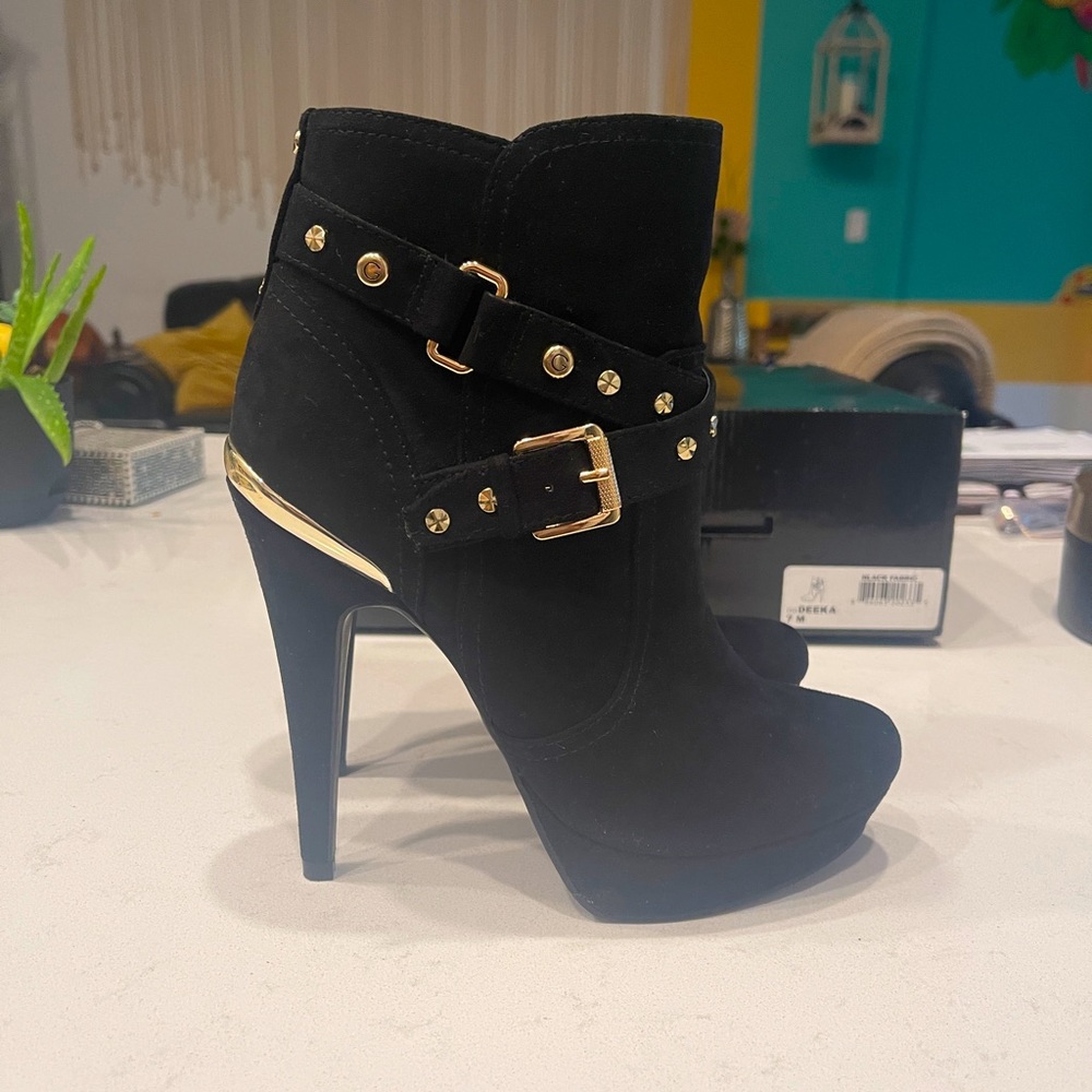 G by Guess Deeka Heel Bootie
